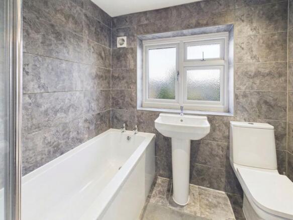 Abbotts Drive, Stanford-Le-Hope, SS17 photo 4