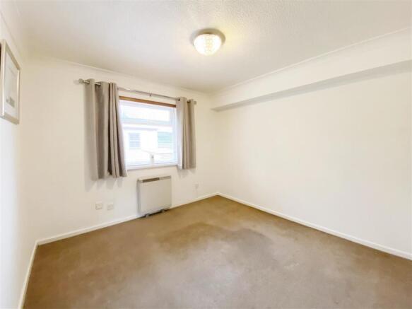 Bedroom pic 1.jpg