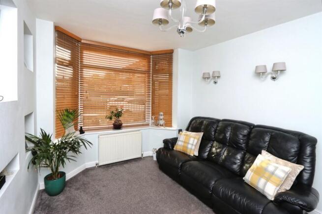 3 bed Semi-Detached for sale Image 4