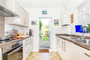 218a, Barry Road, London SE22 0JS