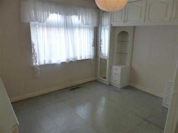 BEDROOM 2