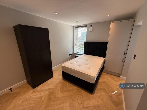 Studio to rent Image 4