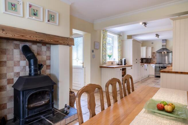 4 bed Detached for sale Image 7