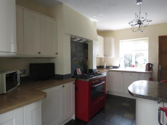 KITCHEN / BREAKFAST ROOM