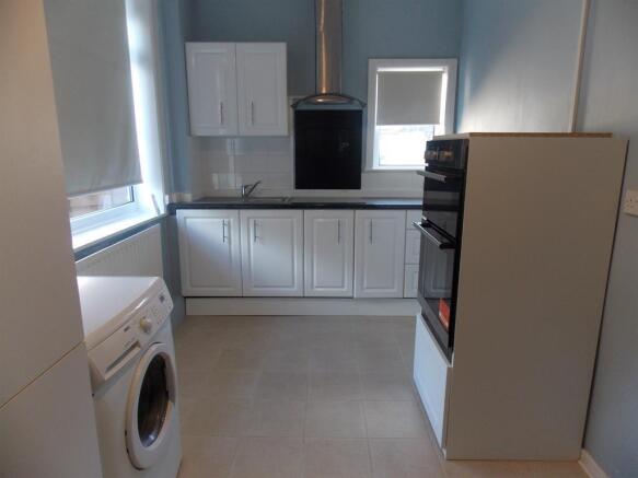3 bed Semi-Detached to rent Image 3