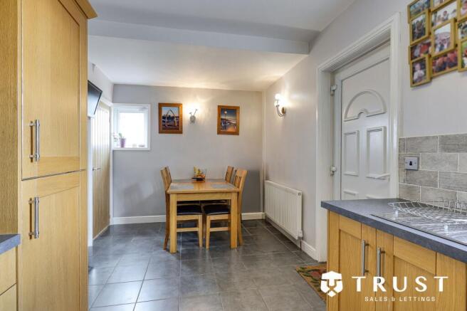 3 bed Semi-Detached for sale Image 8