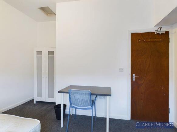 3 bed House Share to rent Image 12
