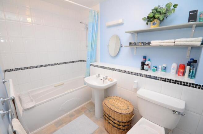 Spacious Bathroom