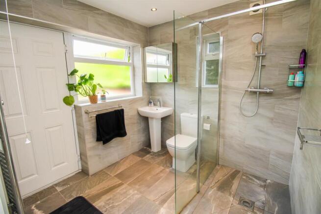 4 bed Detached for sale Image 11