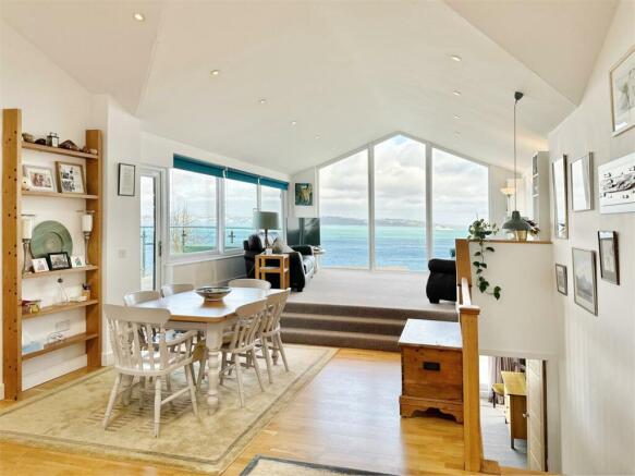 Dining Area.JPG