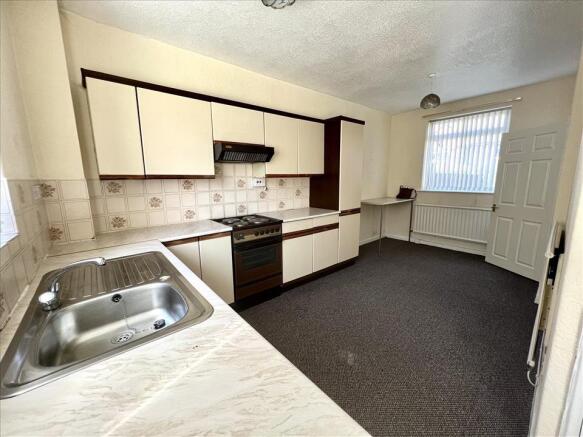 KITCHEN/DINING ROOM