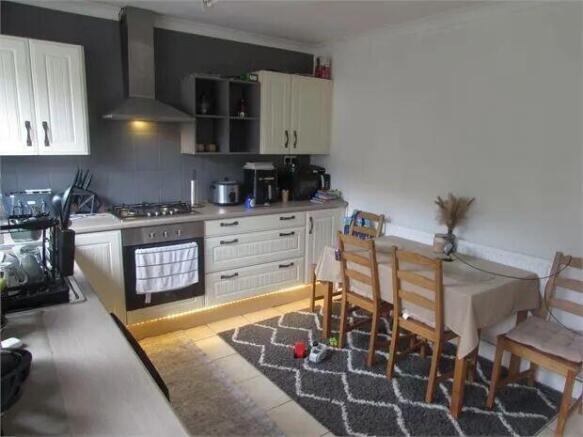 3 bed Terraced for sale Image 4