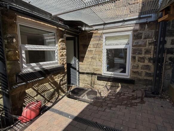 2 bed Flat to rent Image 10
