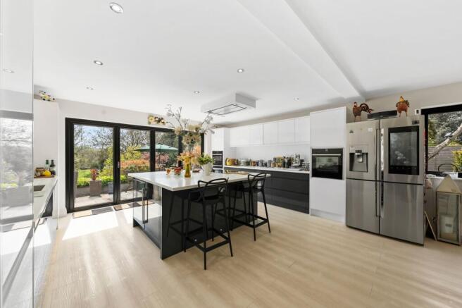 4 bed Detached for sale Image 7