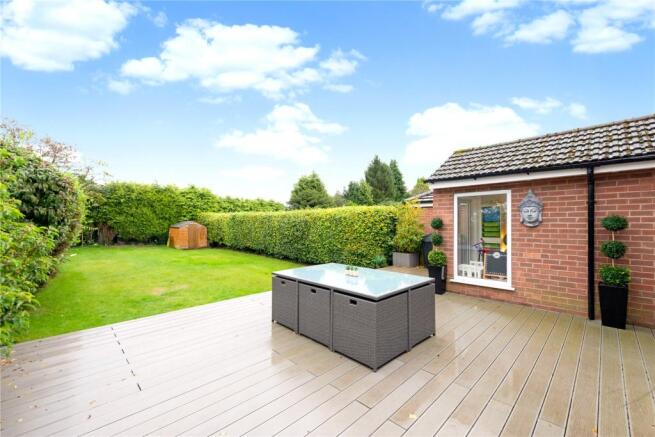 Decking/Gardens