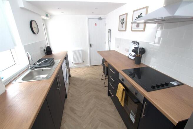 4 bed Terraced to rent Image 4