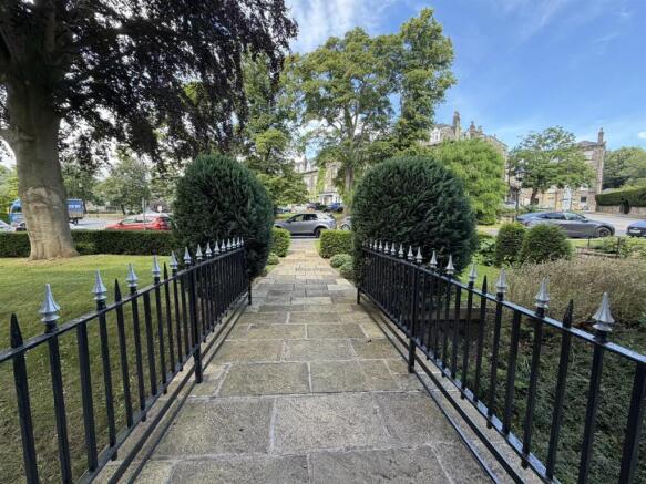 3 bed Flat for sale Image 12