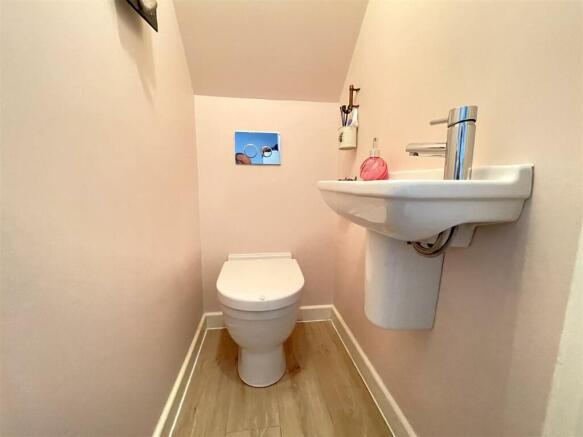 GROUND FLOOR CLOAK ROOM