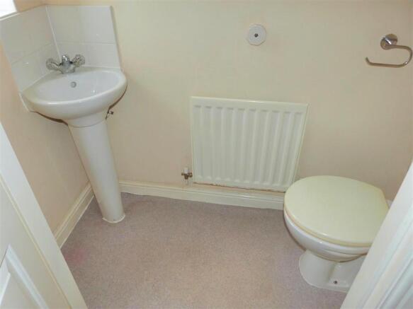GUEST CLOAKROOM