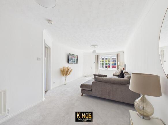 4 bed Detached for sale Image 8