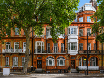 Chelsea Embankment, London