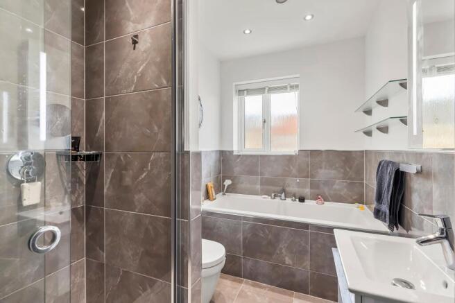 4 bed Detached for sale Image 10