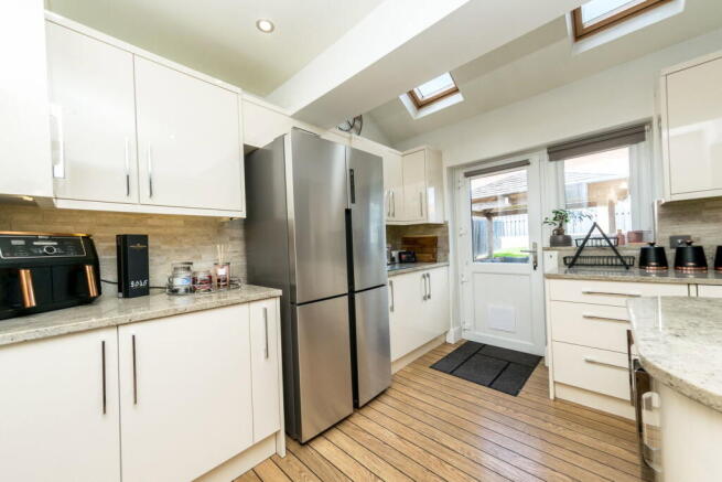 4 bed Detached for sale Image 6