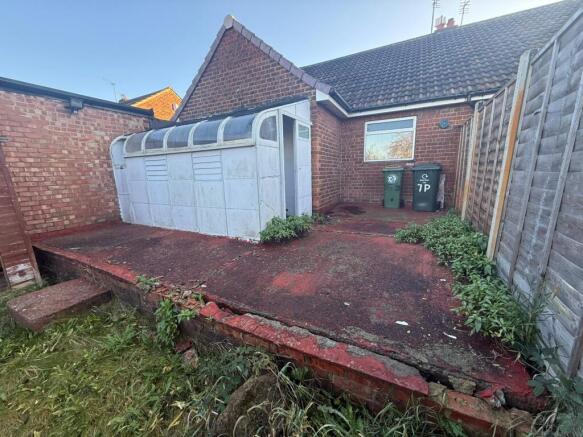 2 bed Semi-Detached Bungalow for sale Image 8