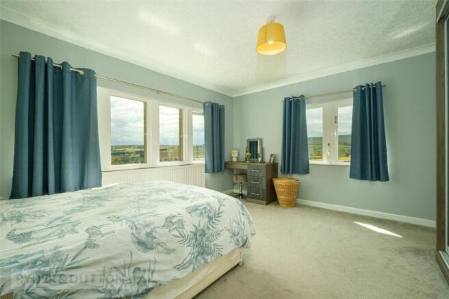 3 bed Detached for sale Image 9