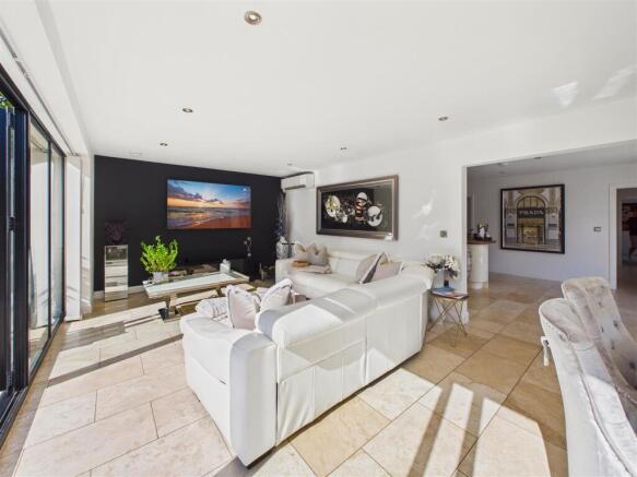 4 bed Detached for sale Image 5