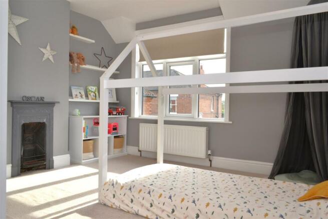 BEDROOM 2
