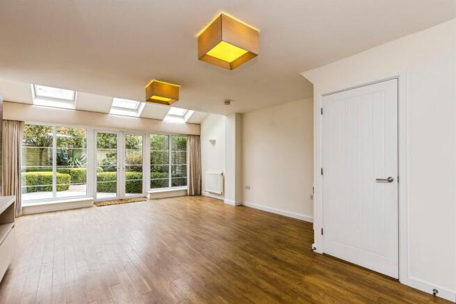 House in Horsham, Broadbridge Heath - View 5