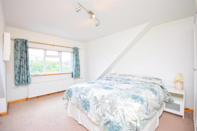 3 bed Apartment to rent Image 7