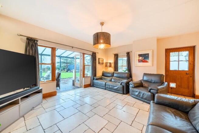 5 bed Detached for sale Image 4