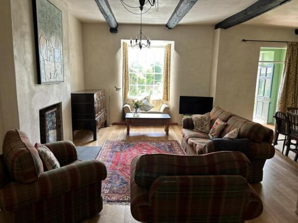 Sitting Room / Dining Room