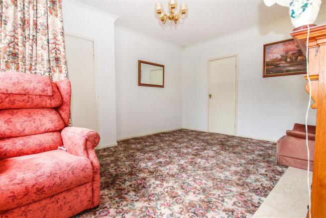 BAY FRONTED LOUNGE