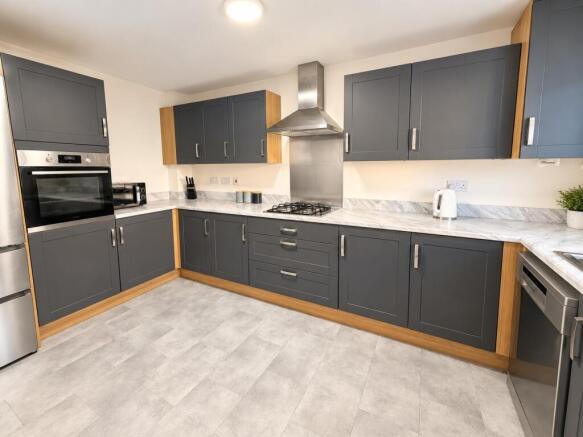 Crocus Road, Emersons Green, Bristol photo 4