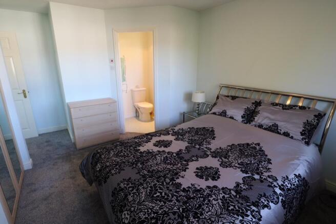 Master bedroom (3)