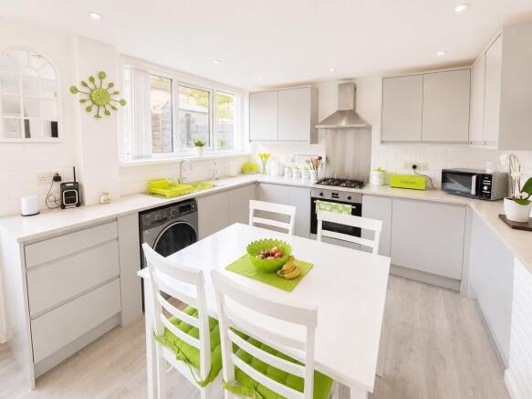 3 bed Town House for sale Image 6