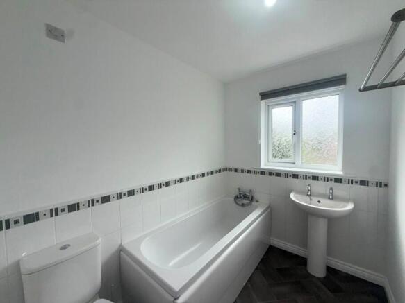 4 bed Town House to rent Image 8