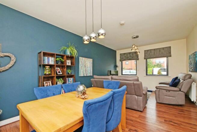 3 bed Semi-Detached for sale Image 4
