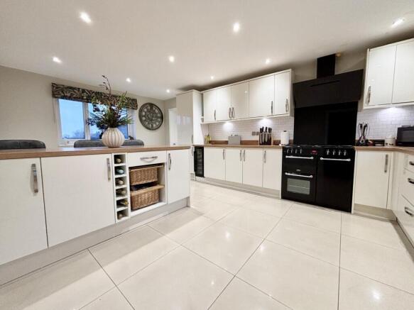 Kitchen/Breakfast Room