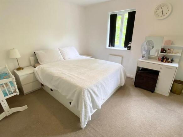 3 bed Town House for sale Image 8