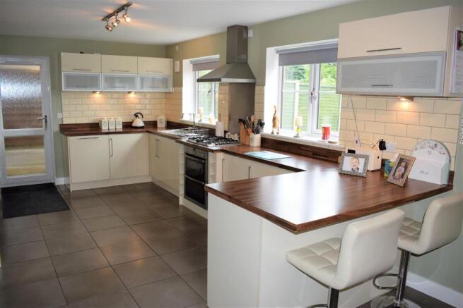 DAY KITCHEN