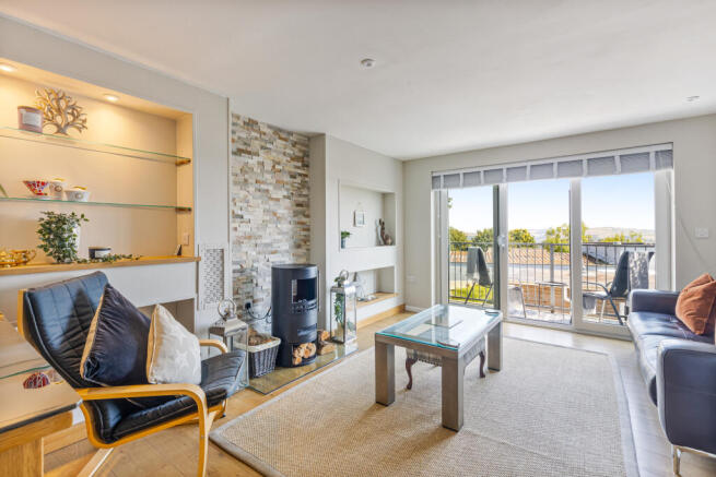 12 Sitting Room 1 Lord Nelson Drive, Dartmouth, To