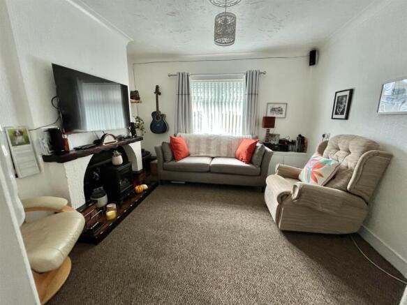 Lounge 1.jpg