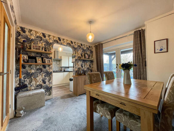 30 Dunoon Mead - Dining