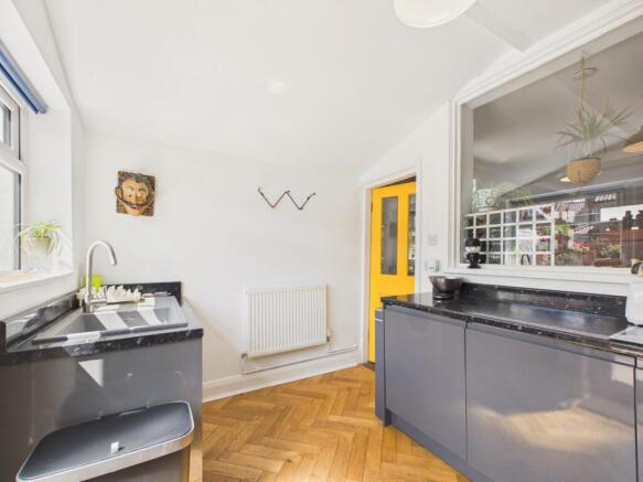 3 bed Terraced for sale Image 9