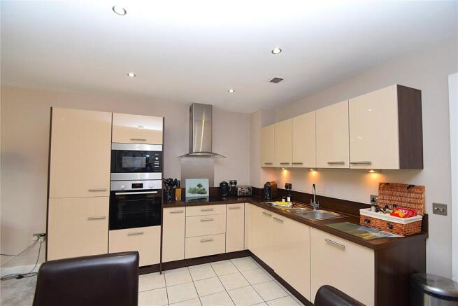 3 bed Apartment for sale Image 8