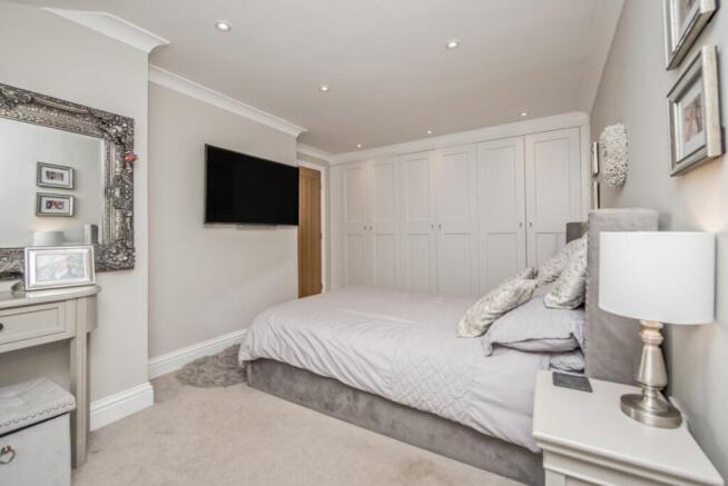 3 bed Terraced for sale Image 11